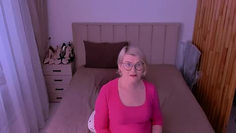 Sabrina MacMarren online show from May 31, 6:09 pm