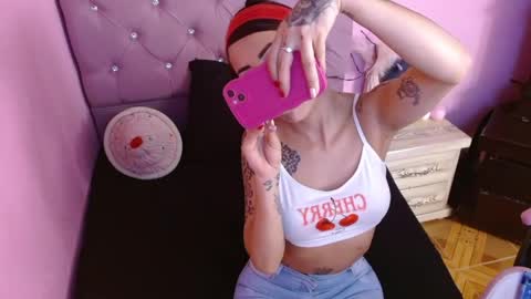 sabrinapaulson online show from May 15, 9:44 pm