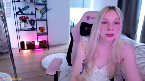 Snapshot of sabrinarose_x chatting on May 18, 5:08 pm Sabrina Rose online show from May 18, 5:08 pm