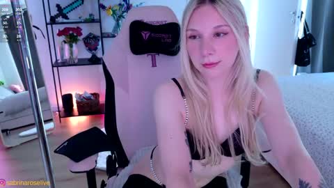 Snapshot of sabrinarose_x chatting on June 2, 5:15 pm Sabrina Rose online show from June 2, 5:15 pm