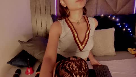 Snapshot of sabrinaspell_ chatting on February 25, 11:19 am S A B R I N A online show from February 25, 11:19 am
