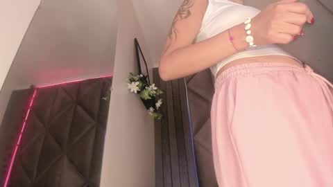 Snapshot of sabrinaspell_ chatting on October 1, 11:38 am S A B R I N A online show from October 1, 11:38 am