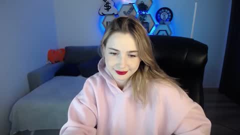 Snapshot of sabrinviolet chatting on December 21, 10:17 am Sabrina Violet online show from December 21, 10:17 am