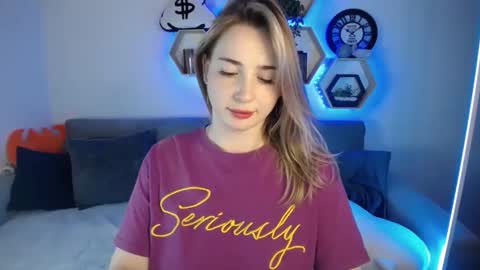 Snapshot of sabrinviolet chatting on December 22, 12:16 pm Sabrina Violet online show from December 22, 12:16 pm