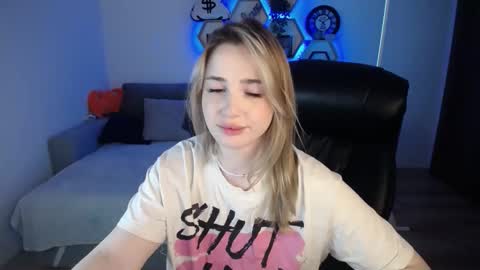Snapshot of sabrinviolet chatting on December 26, 12:16 pm Sabrina Violet online show from December 26, 12:16 pm