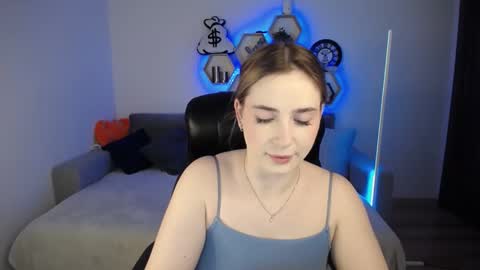 Snapshot of sabrinviolet chatting on January 7, 9:07 am Sabrina Violet online show from January 7, 9:07 am