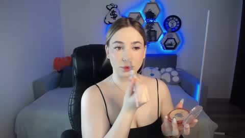 Snapshot of sabrinviolet chatting on January 17, 9:06 am Sabrina Violet online show from January 17, 9:06 am