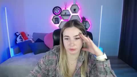 Snapshot of sabrinviolet chatting on September 12, 8:03 am Sabrina Violet online show from September 12, 8:03 am