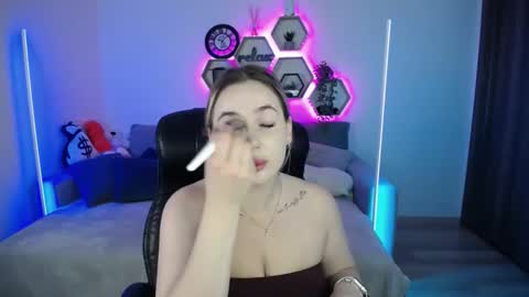 Snapshot of sabrinviolet chatting on September 13, 8:03 am Sabrina Violet online show from September 13, 8:03 am