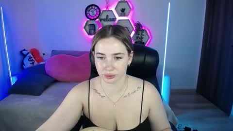 Snapshot of sabrinviolet chatting on September 17, 8:05 am Sabrina Violet online show from September 17, 8:05 am