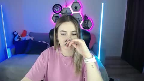 Snapshot of sabrinviolet chatting on September 24, 8:06 am Sabrina Violet online show from September 24, 8:06 am