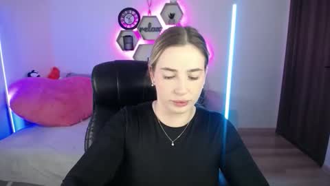 Snapshot of sabrinviolet chatting on October 5, 8:12 am Sabrina Violet online show from October 5, 8:12 am