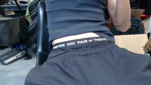 Dee online show from December 11, 7:42 am