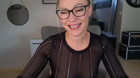 sacha__xx online show from September 26, 11:47 am