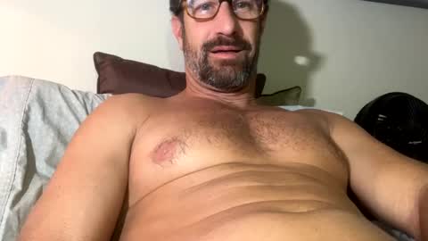 Snapshot of sackskincreamer chatting on January 6, 5:08 am R online show from January 6, 5:08 am