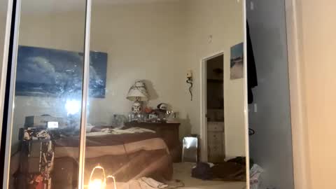 Snapshot of sackskincreamer chatting on November 3, 1:56 pm R online show from November 3, 1:56 pm