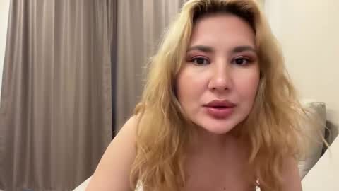 sacreed_lovee online show from June 5, 10:10 am