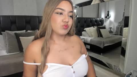 Snapshot of sadiefoster chatting on September 12, 4:51 pm Sadie online show from September 12, 4:51 pm