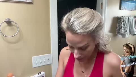 Snapshot of sadierw chatting on January 20, 8:29 pm SadieRW online show from January 20, 8:29 pm