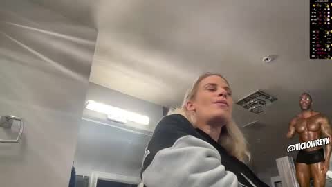 Snapshot of sadierw chatting on March 5, 2:46 am SadieRW online show from March 5, 2:46 am