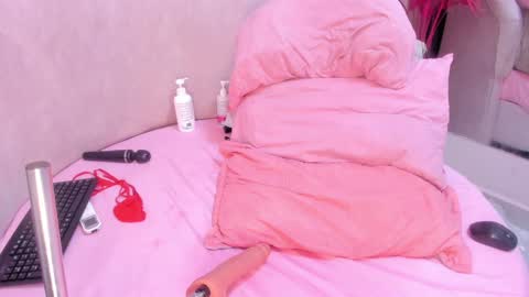 Snapshot of saekohofman chatting on December 24, 8:22 am Mara online show from December 24, 8:22 am