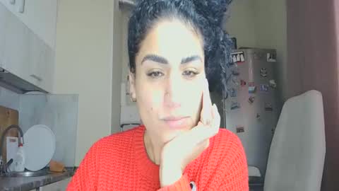 Snapshot of safari_xx chatting on November 6, 10:05 am Queen online show from November 6, 10:05 am