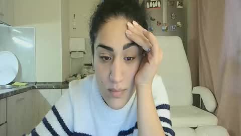 Snapshot of safari_xx chatting on November 30, 11:25 am Queen online show from November 30, 11:25 am