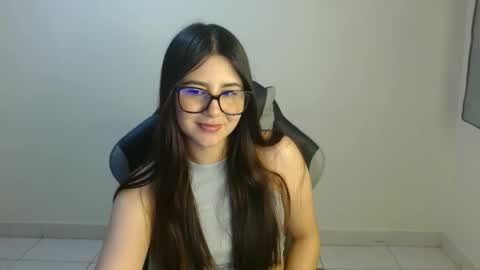 Sahaliefox  online show from October 17, 10:01 pm