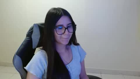 Sahaliefox  online show from November 21, 9:57 pm