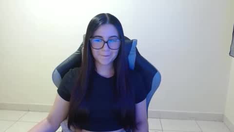 Sahaliefox  online show from December 1, 8:25 pm