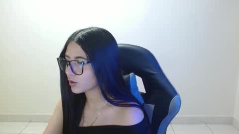 Sahaliefox  online show from April 17, 10:24 pm