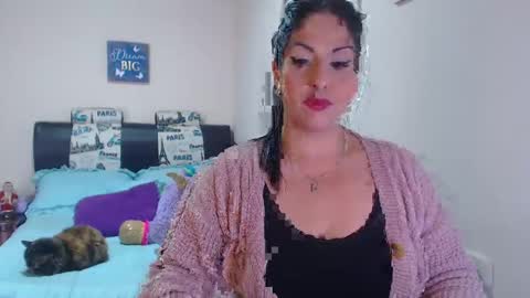 Snapshot of sahotlove1 chatting on December 6, 12:12 am Karina online show from December 6, 12:12 am