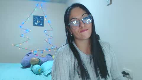 Snapshot of sahotlove1 chatting on December 17, 4:23 am Karina online show from December 17, 4:23 am