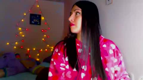 Snapshot of sahotlove1 chatting on December 19, 3:40 am Karina online show from December 19, 3:40 am
