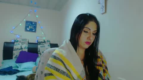 Snapshot of sahotlove1 chatting on December 27, 5:09 am Karina online show from December 27, 5:09 am