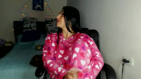 Snapshot of sahotlove1 chatting on December 31, 5:11 am Karina online show from December 31, 5:11 am