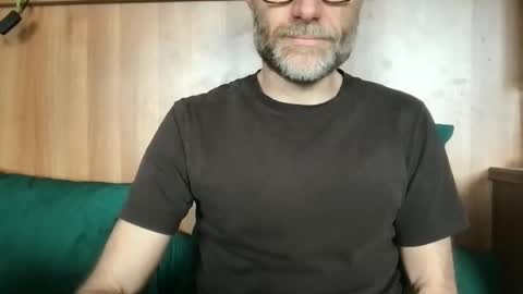 saint009 online show from April 25, 11:57 am