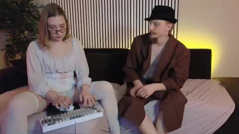 saint__vicious online show from February 14, 6:02 am