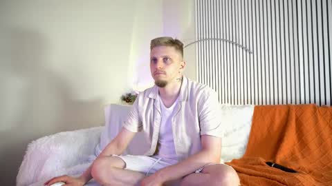 saint__vicious online show from September 13, 8:08 pm