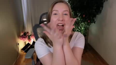 saint__vicious online show from June 11, 3:04 am