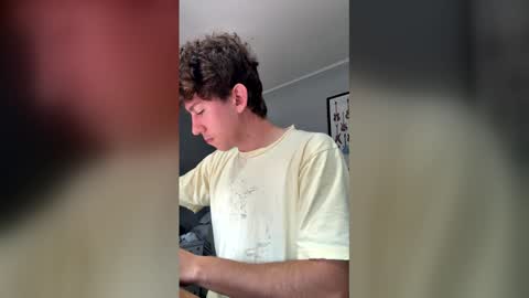 Snapshot of saint_nott chatting on April 19, 3:33 pm saint_nott online show from April 19, 3:33 pm