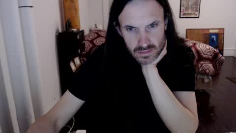 Snapshot of saintreeves chatting on December 9, 3:18 am SaintReeves online show from December 9, 3:18 am