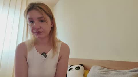 Snapshot of sajenionela chatting on March 24, 1:27 pm Chloe online show from March 24, 1:27 pm