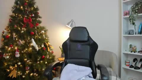 Sakura Harper online show from December 1, 5:45 am