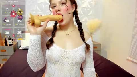 Snapshot of salem_rose01 chatting on February 27, 8:53 pm salem_rose01 online show from February 27, 8:53 pm