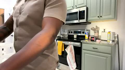 Cum Hanks online show from August 1, 5:45 pm