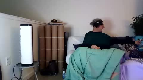 salis1981 online show from January 26, 1:31 am