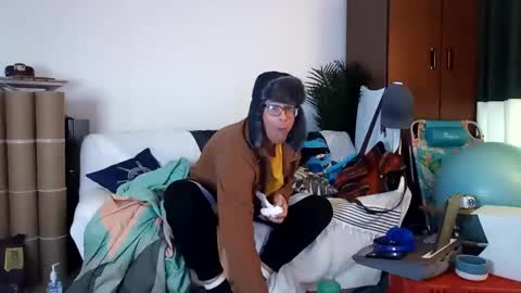 salis1981 online show from January 28, 12:57 am