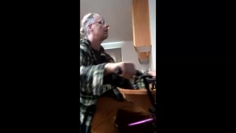 salis1981 online show from April 18, 12:36 am