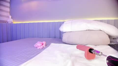 S A L L Y  online show from April 18, 11:14 am